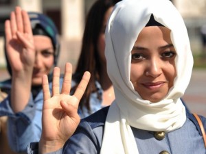 Öğrencilerden Başbakan'a imzalı destek