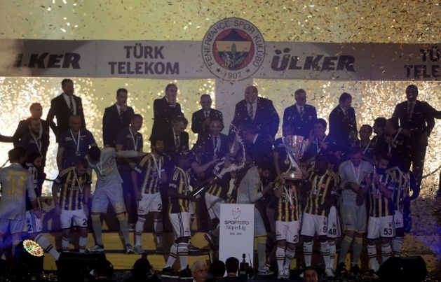 Şampiyon Fenerbahçe kupasını aldı! 2