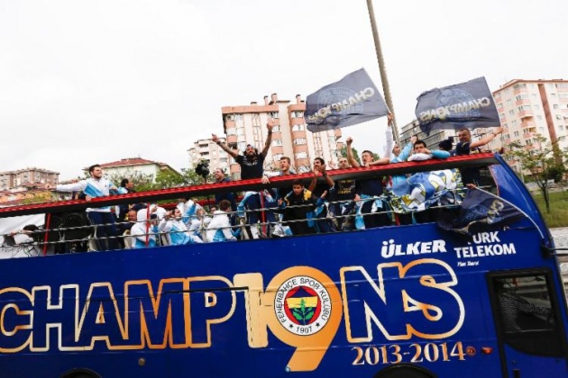 Şampiyon Fenerbahçe kupasını aldı! 31
