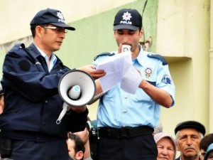 Yüzlerde acı, ümit ve endişe var