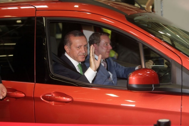 Bill Ford, Erdoğan'a şoförlük yaptı 13