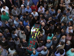 Cenaze törenindeki provokatörlere büyük şok!