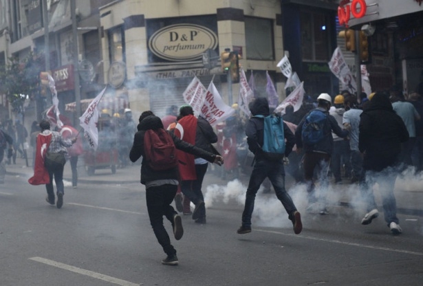 Taksim'de göstericiler polis müdahalesi 2