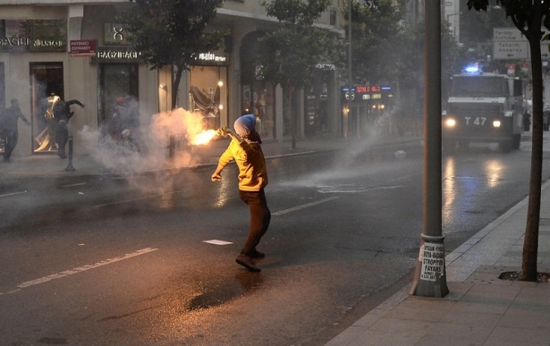 Taksim'de göstericiler polis müdahalesi 6
