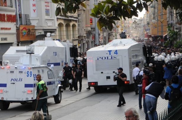 Taksim'de göstericiler polis müdahalesi 9