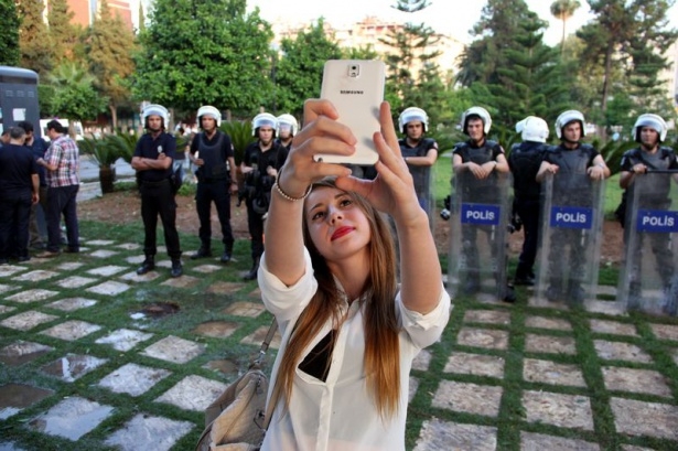 Gezi olaylarında selfie çılgınlığı 5