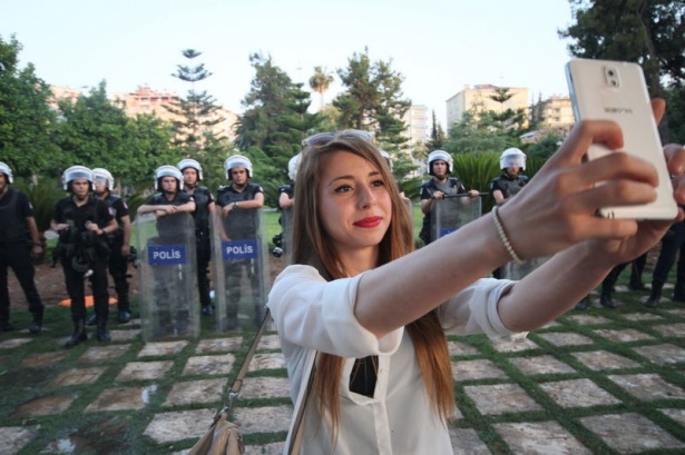 Gezi olaylarında selfie çılgınlığı 6