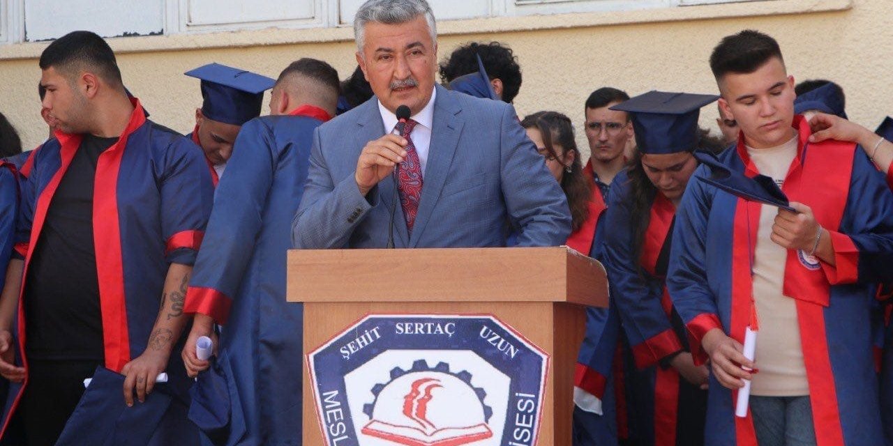 Eğitim 2023 Derneği, Meslek Liselilerin Mezuniyetine Katıldı!