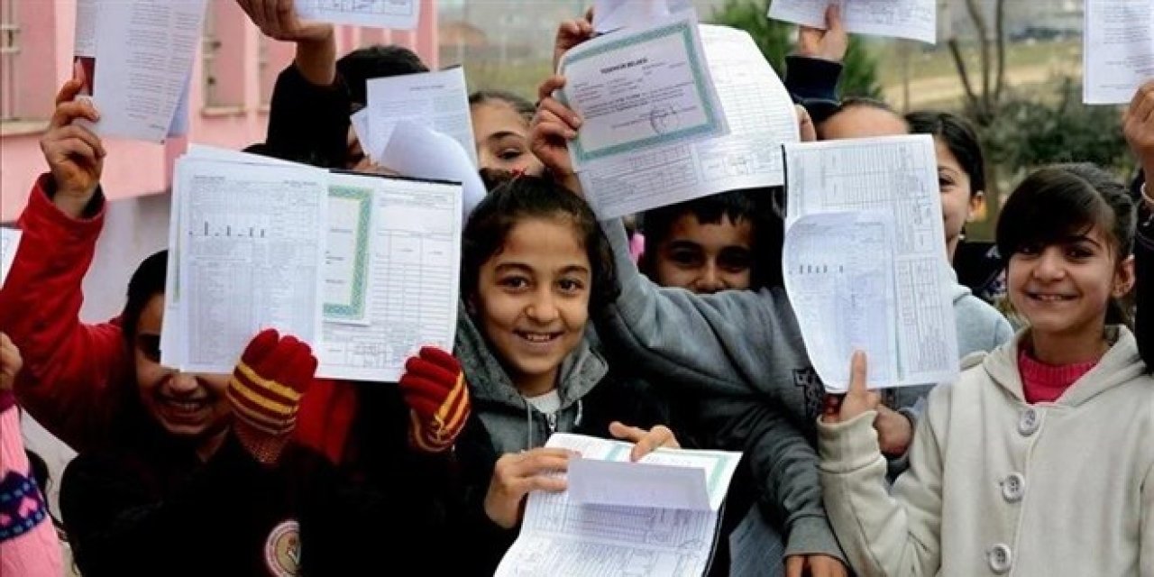 Okullarda karne heyecanı: 20 milyon öğrenci yaz tatiline çıkacak