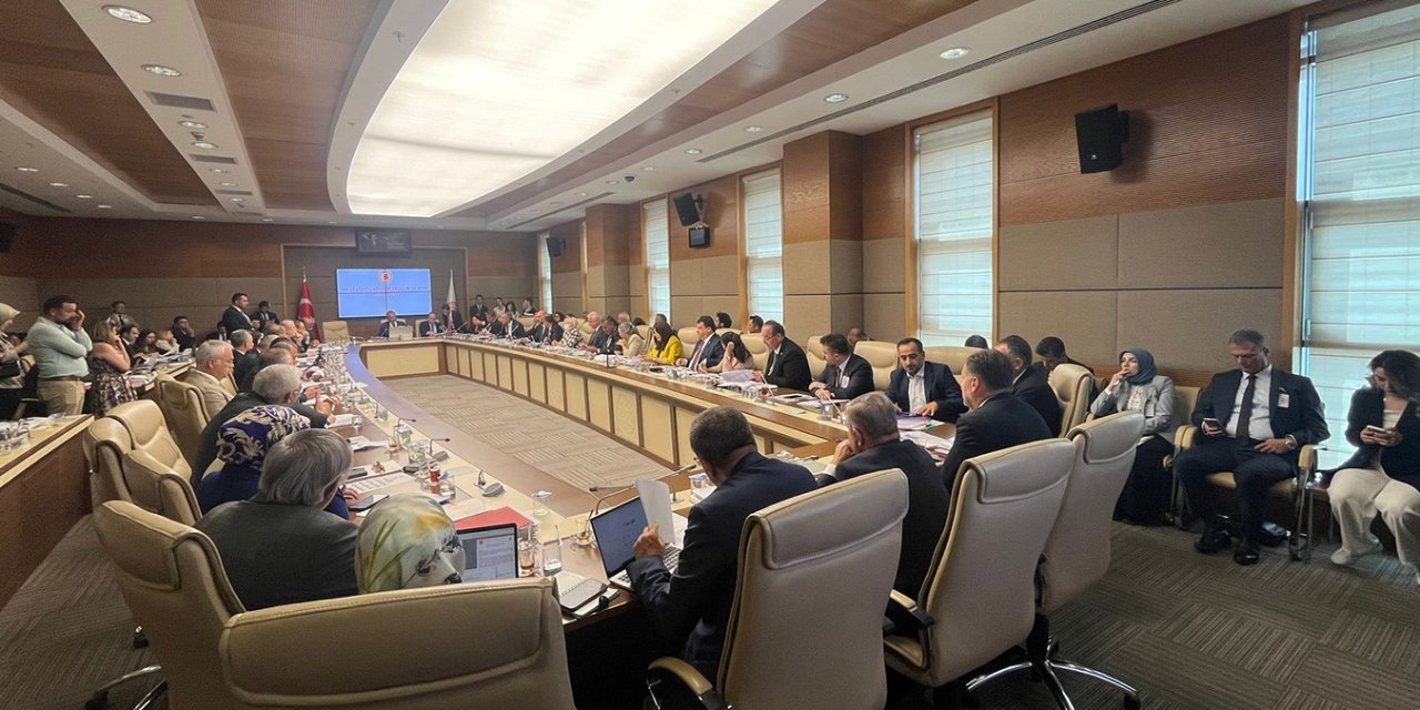 Eğitim-Bir-Sen, ÖMK Taslağı Eksik ve Önerilerini Komisyona İletti!