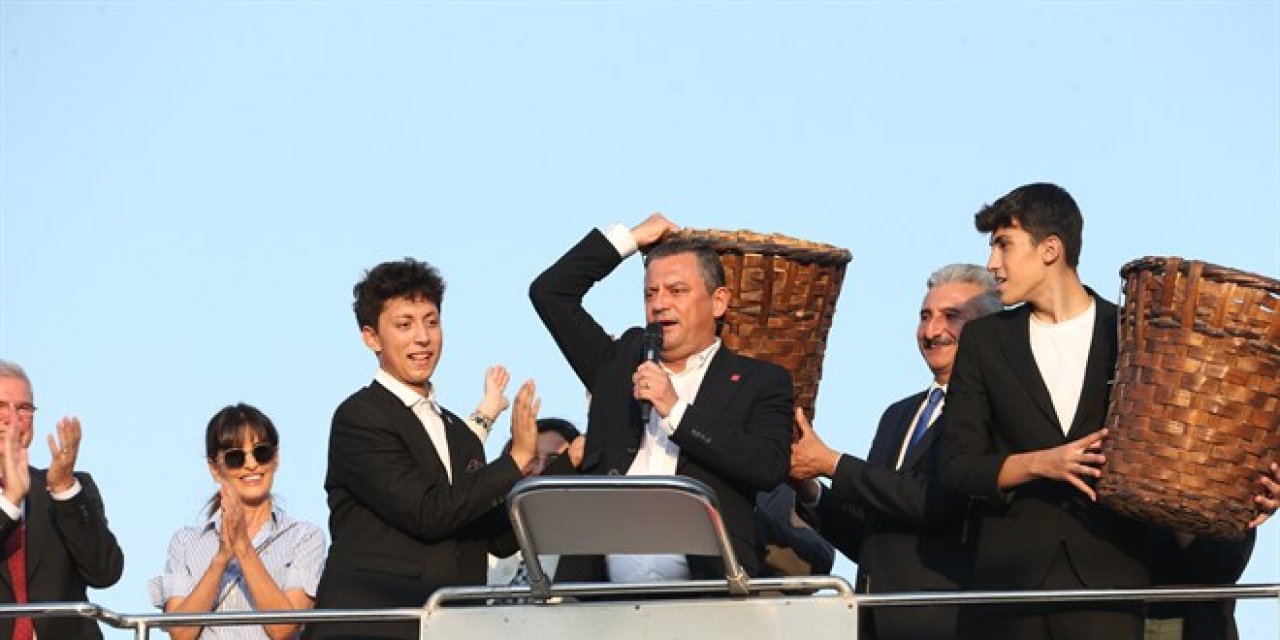 Özgür Özel 'küfe'yi sırtına aldı