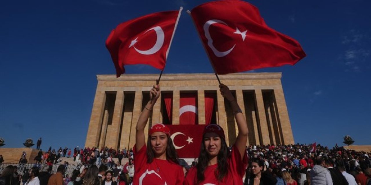 Anıtkabir 745 bini aşkın ziyaretçiyi ağırladı