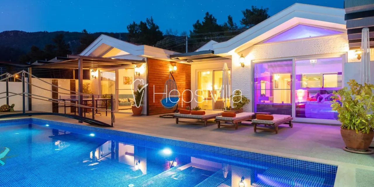 Yeni Evlenen Çiftler İçin Özel Havuzlu Balayı Villaları Kiralama Hizmetleri: HepsiVilla.com