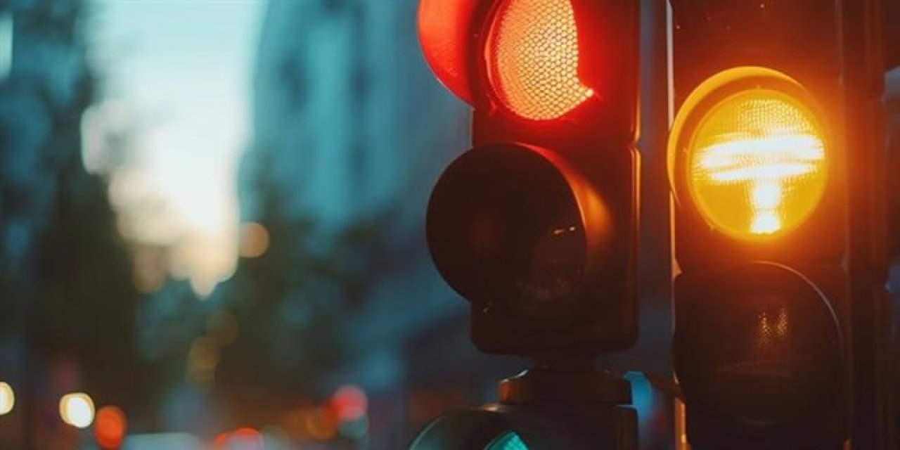 Trafik ışıklarına yeni bir renk geliyor: İşte anlamı