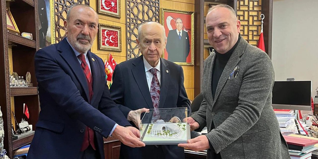 Cemevi Külliyesi Maketi MHP Lideri Devlet Bahçeli’ye Takdim Edildi