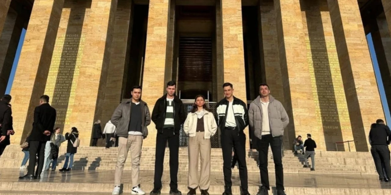 İhraç edilen 5 teğmen Anıtkabir’i ziyaret etti