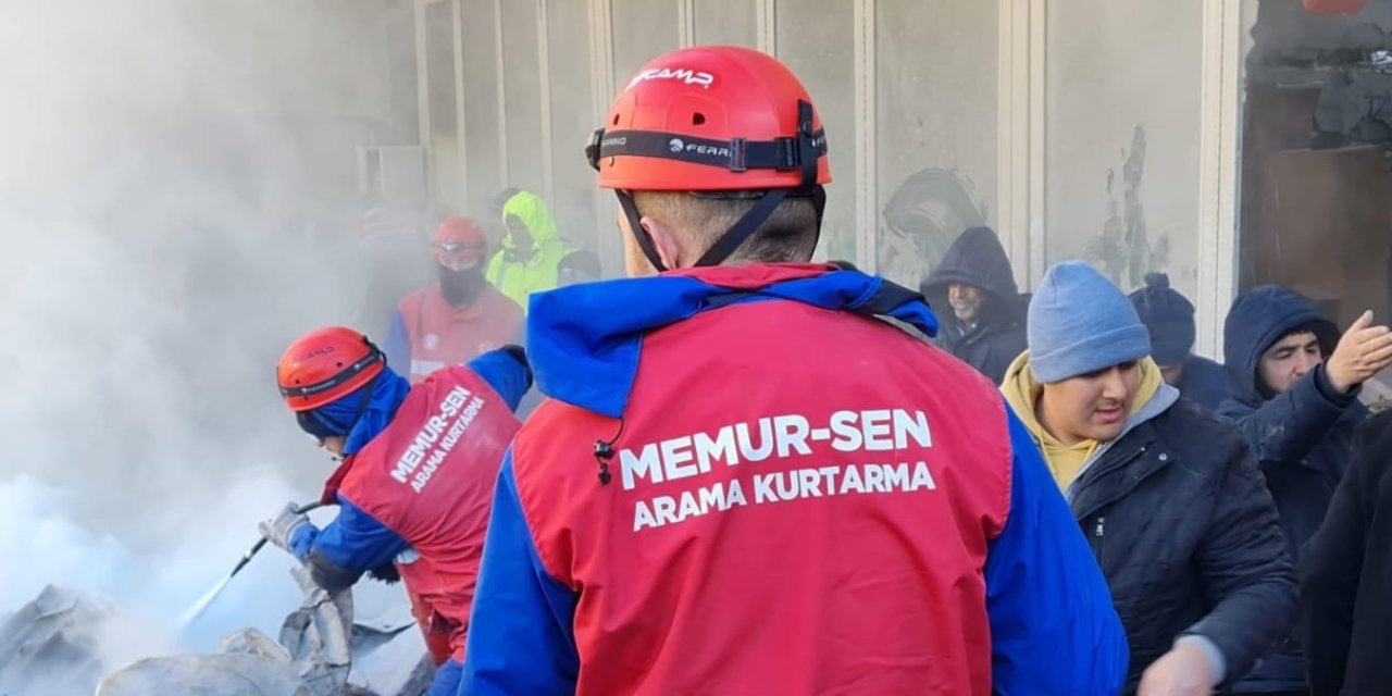 Eğitim-Bir-Sen: Asrın Felaketini, Asrın Dayanışmasıyla Göğüsledik