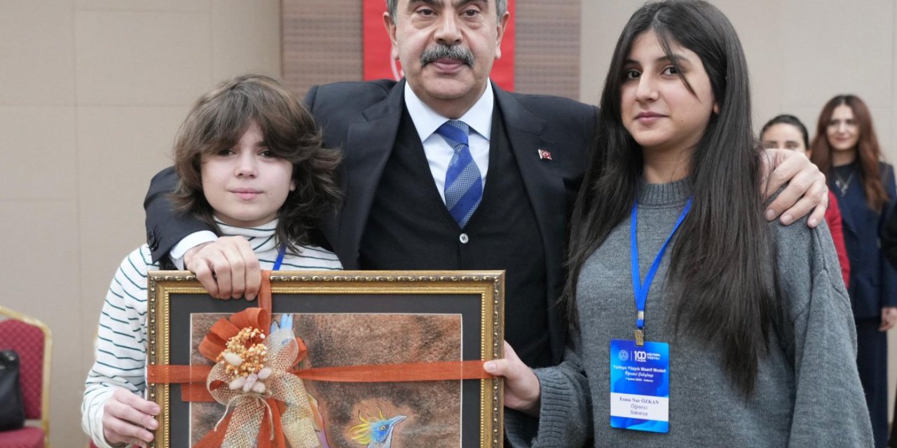 Öğrencilerden Yusuf Tekin'e "Simurg" benzetmesi