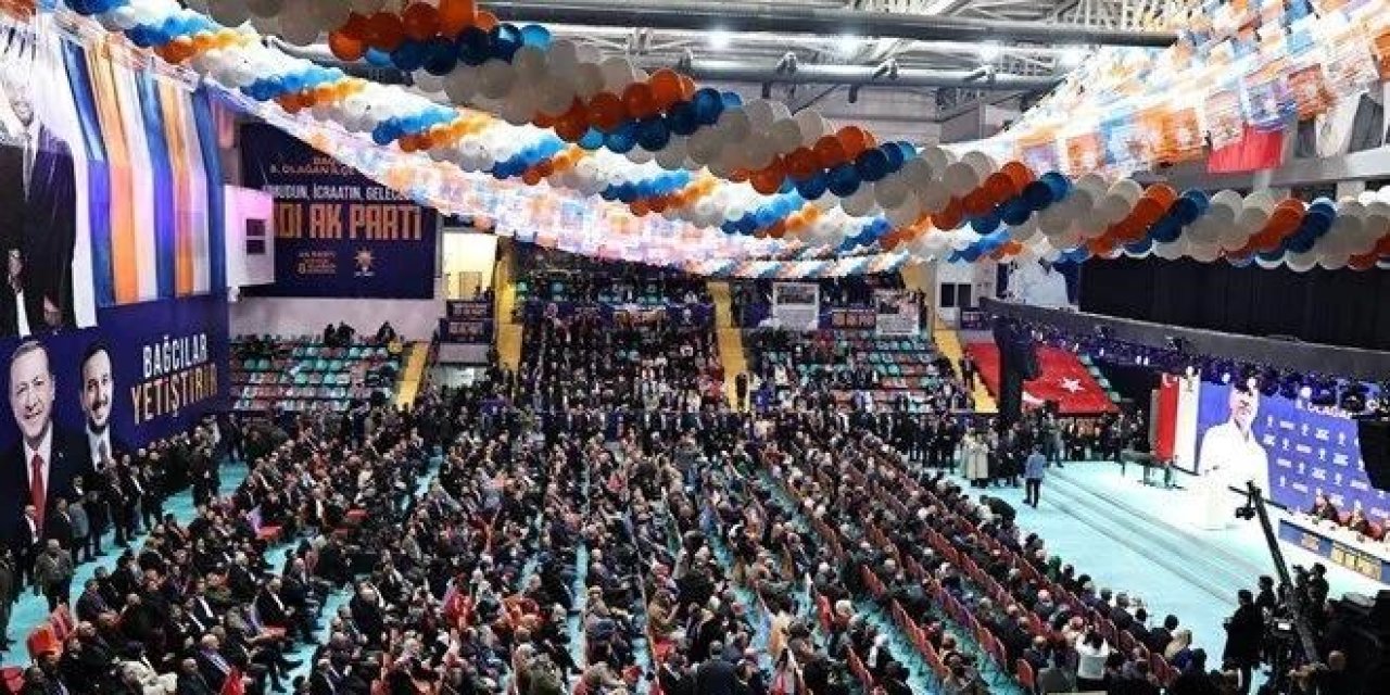 AK Parti'nin yeni sloganı: Adında AK, Işığında İstikbal