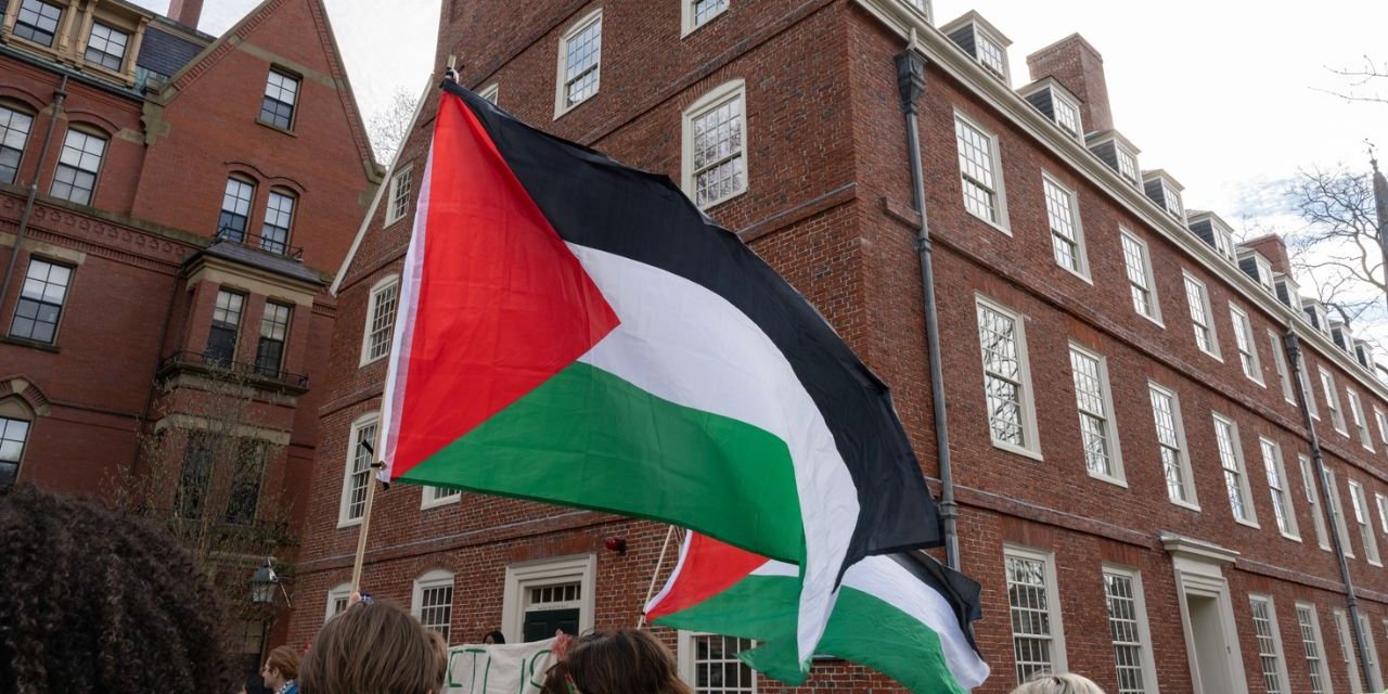 Harvard'da cadı avı! Siyonist baskıya boyun eğen yönetime tepkiler çığ gibi büyüyor!