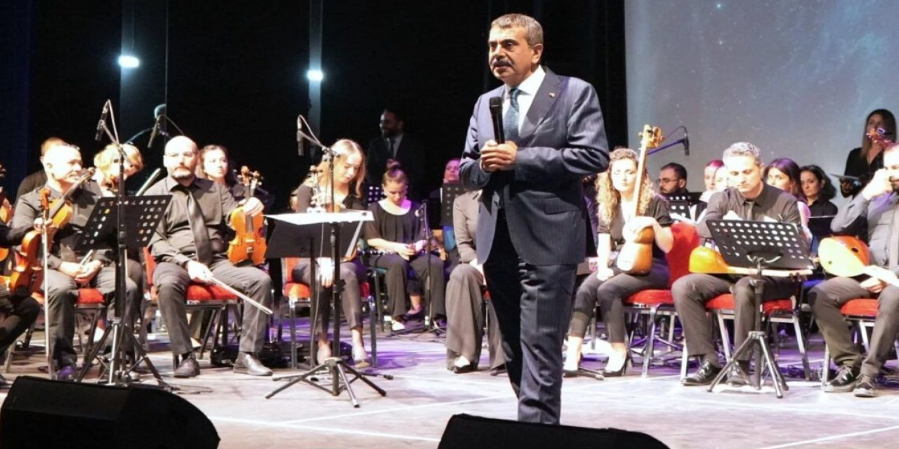 Öğretmenler Orkestra Çalışmasında Okullarda Dersler Boş Geçiyor!