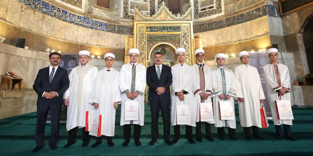 Yusuf Tekin, Hutbe Okuma Yarışması'nın Finaline Katıldı