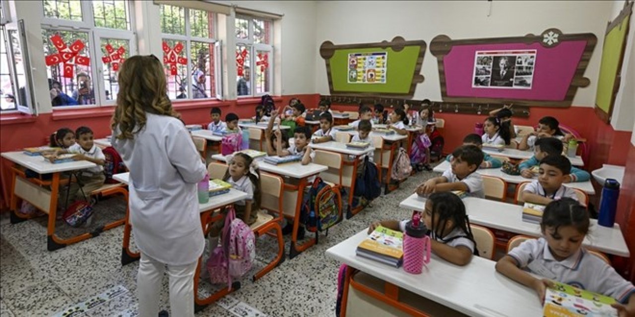 Öğretmenlerin yer değiştirme takvimi başlıyor, fakat yönetmelik yok