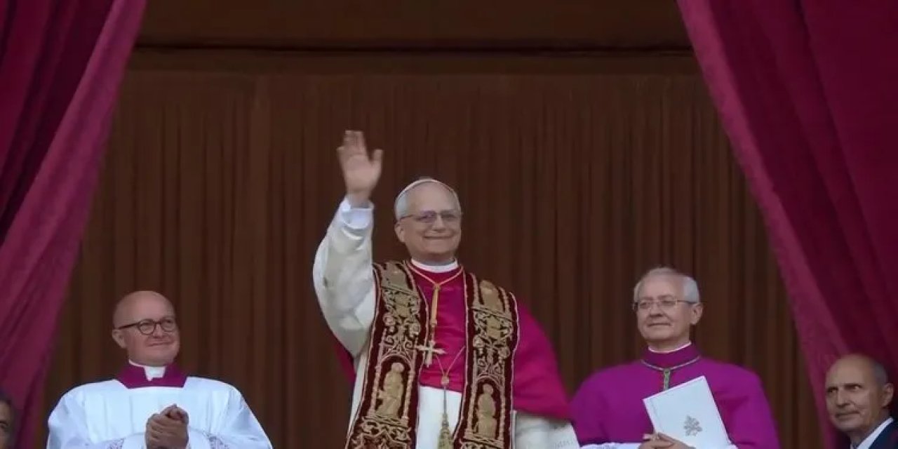 Vatikan'da beyaz duman: Yeni Papa ABD'li Robert Prevost oldu