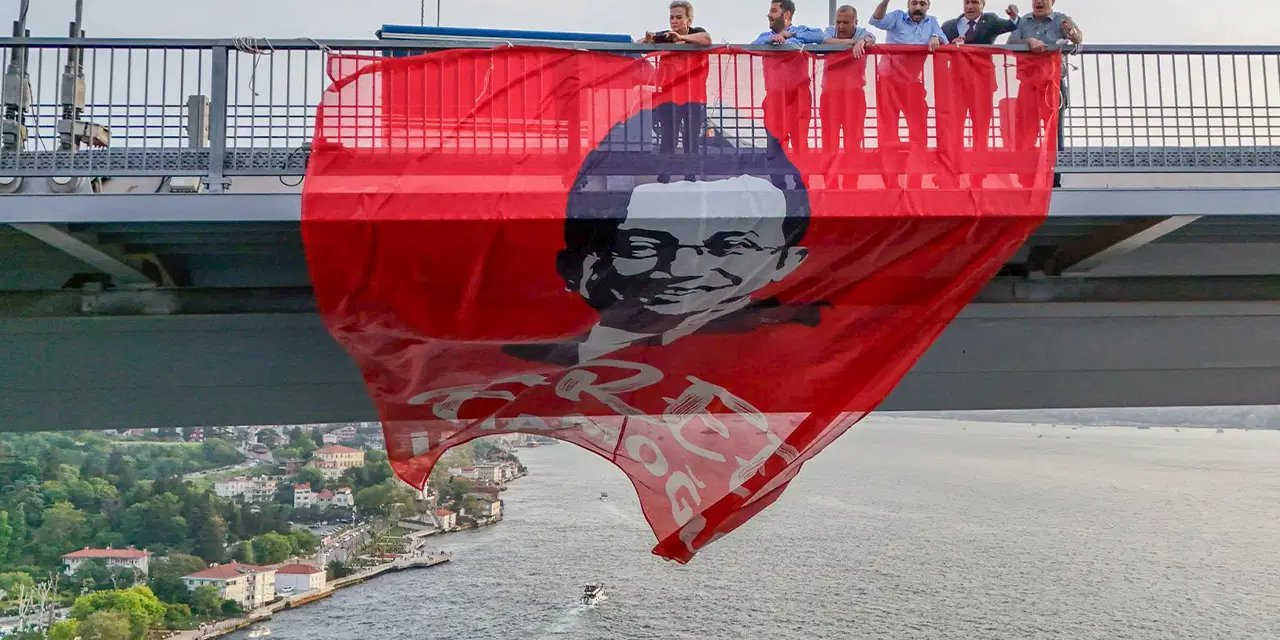CHP milletvekilleri 'İmamoğlu'na özgürlük' pankartı astı: Pankart kaldırıldı, soruşturma başlatıldı!