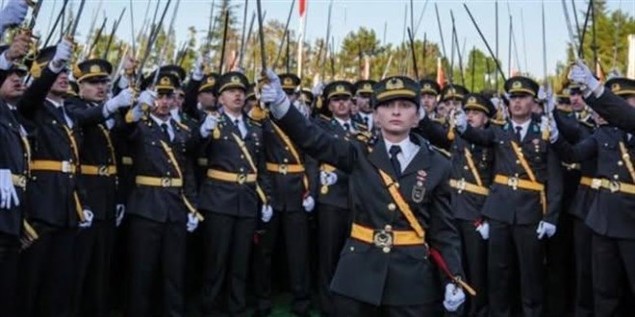 TSK'dan ihraç edilen 4 teğmen, Ankara Büyükşehir Belediyesi'nde işe başladı