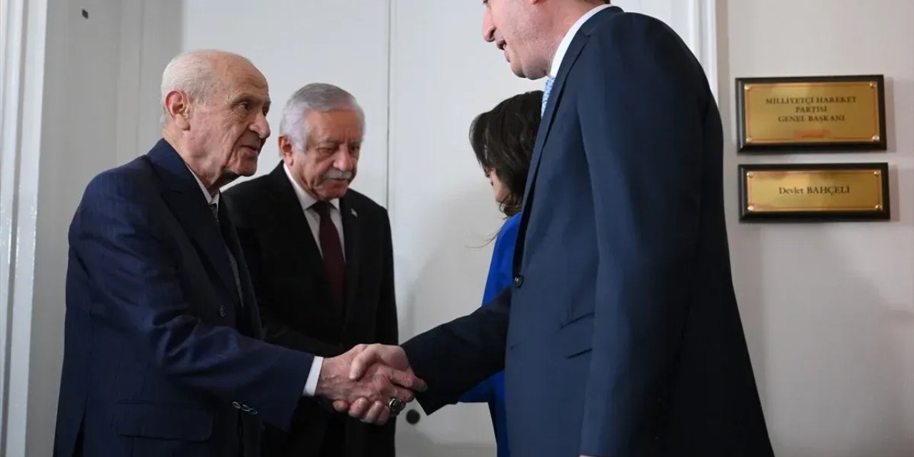 DEM Parti, MHP'yi ziyaret etti! Bahçeli heyeti kapıda karşıladı