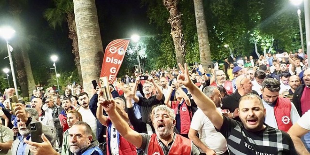 İzmir Büyükşehir Belediyesi'nde 23 Bin İşçi Greve Başladı