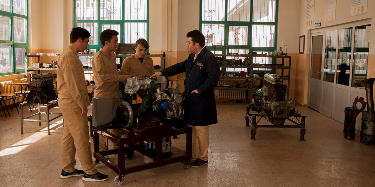 Eğitim-Bir-Sen'den Koordinatörlük Görevlerine Ek Ders Ücretleri Talebi