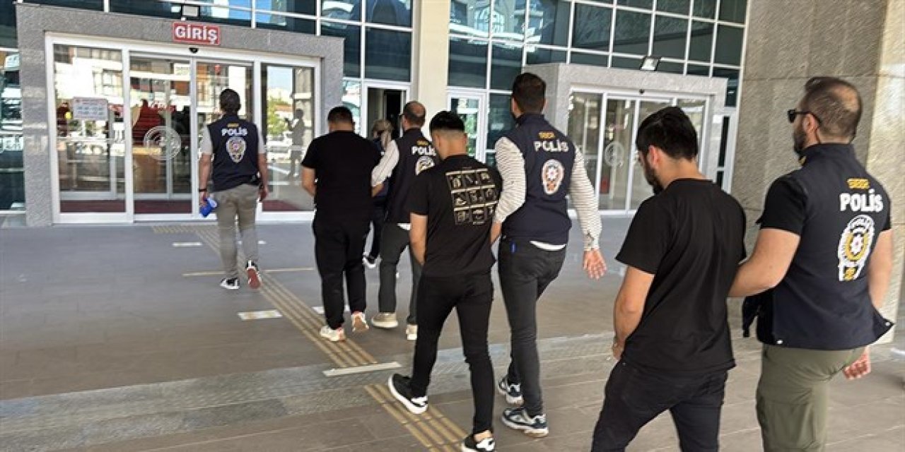 Saraçhane'de Erdoğan'a Hakaret Eden 42 Kişi Yakalandı