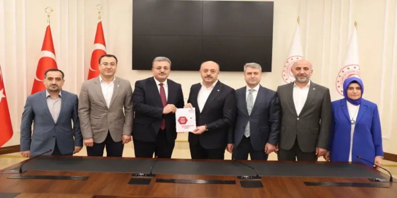 Eğitim-Bir Sen, eğitimcilerin taleplerini 93 madde ile toplu sözleşme masasına taşıyor