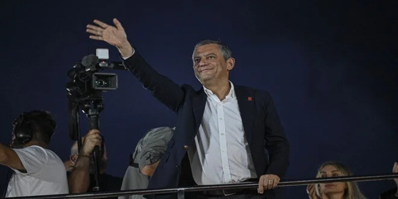 Özgür Özel'den kamu işçilerine destek: Arkanızda millet var