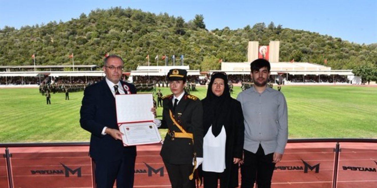 15 Temmuz şehidi Ömer Halisdemir'in kızı teğmen oldu