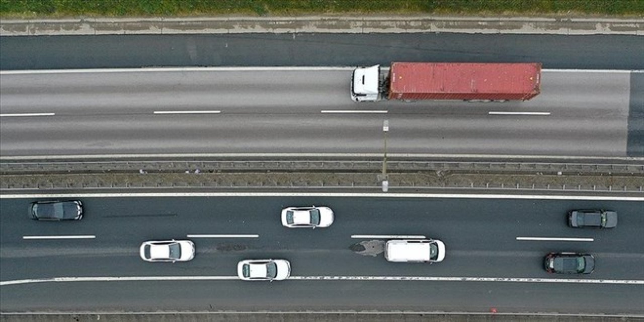 Karayollarında yeni dönem: Trafik levhaları değişiyor!