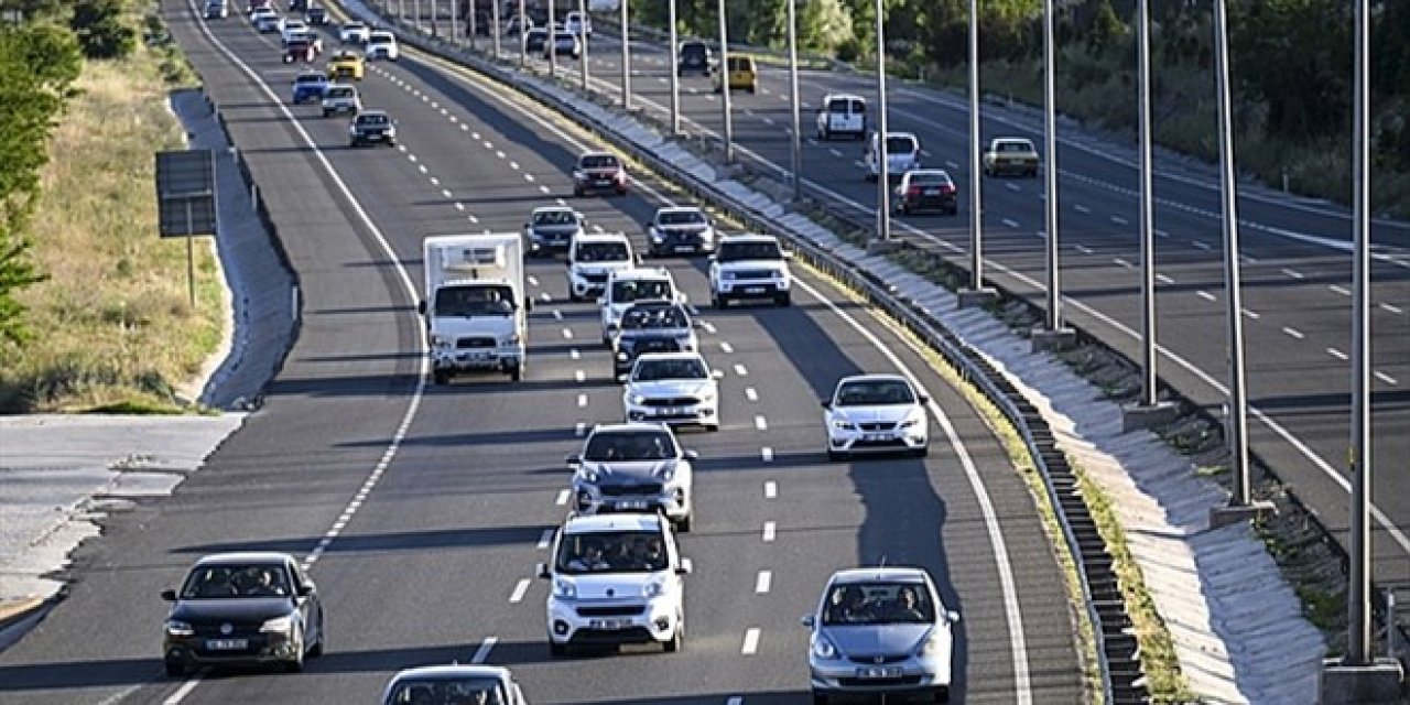 43 İlin Geçiş Noktasında Trafik Yoğunluğu Arttı