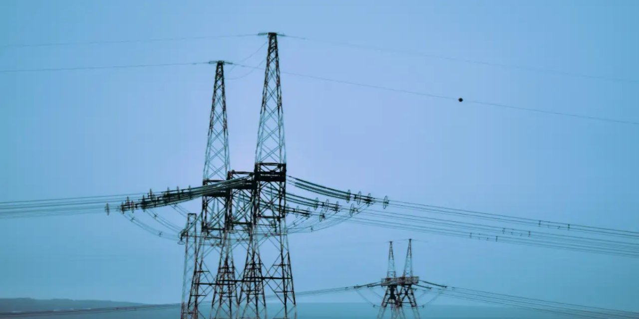 Enerji Verimliliği İçin Doğru Elektrik Dağıtım Panosu Seçimi (2025)