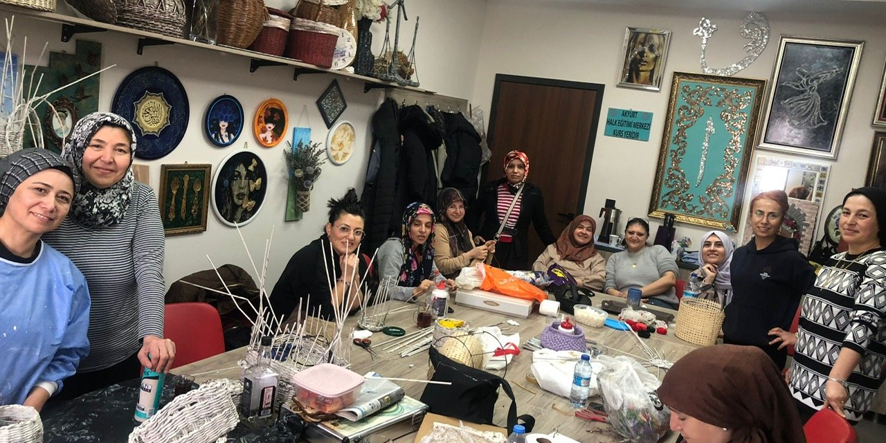 Akyurtlu Kadinlar, Atiklari Sanata Dönüştürüyor