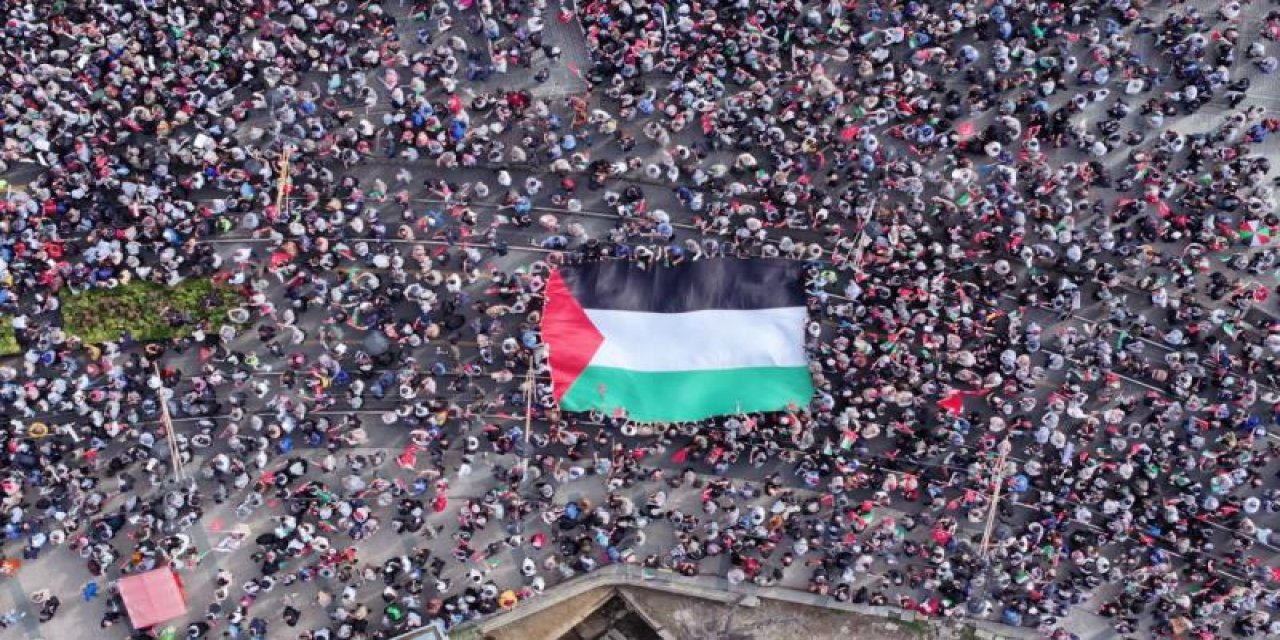 Yüz binler katil İsrail'i protesto etti