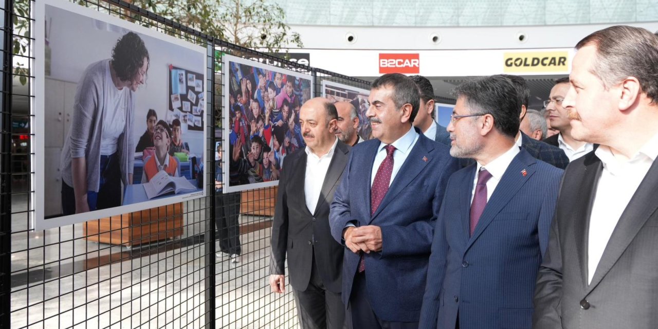 Bakanlar Tekin ve Yumaklı "Eğitimden Bir Kare" Fotoğraf Sergisinin Açılışına Katıldı