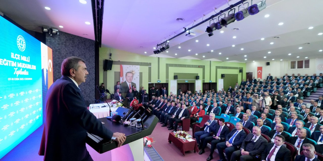 Bakan Tekin, İlçe Milli Eğitim Müdürleri Toplantısında Konuştu