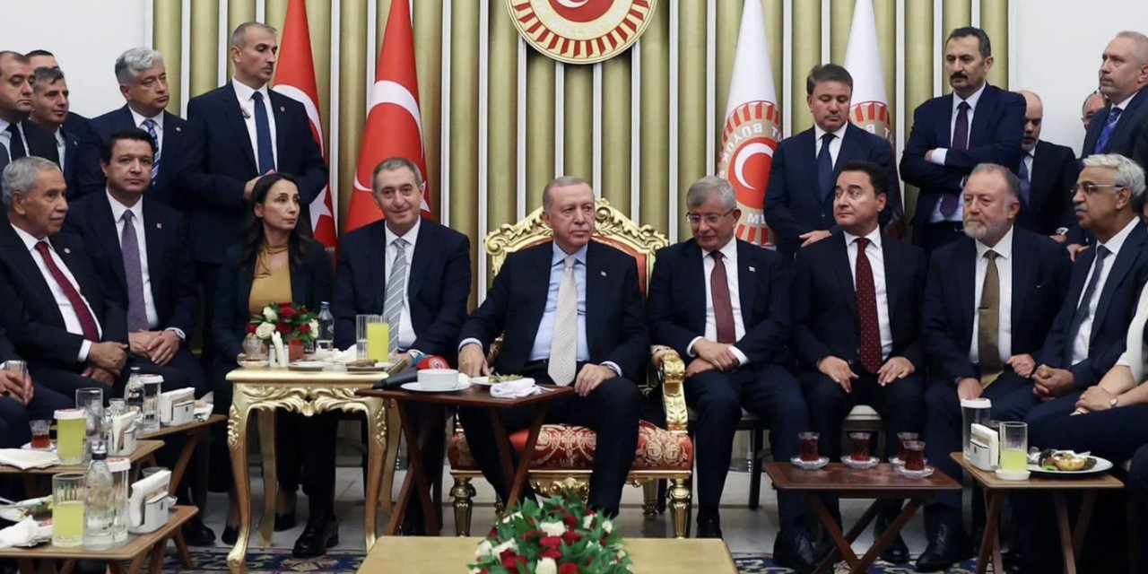 Ali Babacan: Kimi Selamlayacağımızı Size mi Soracağız?