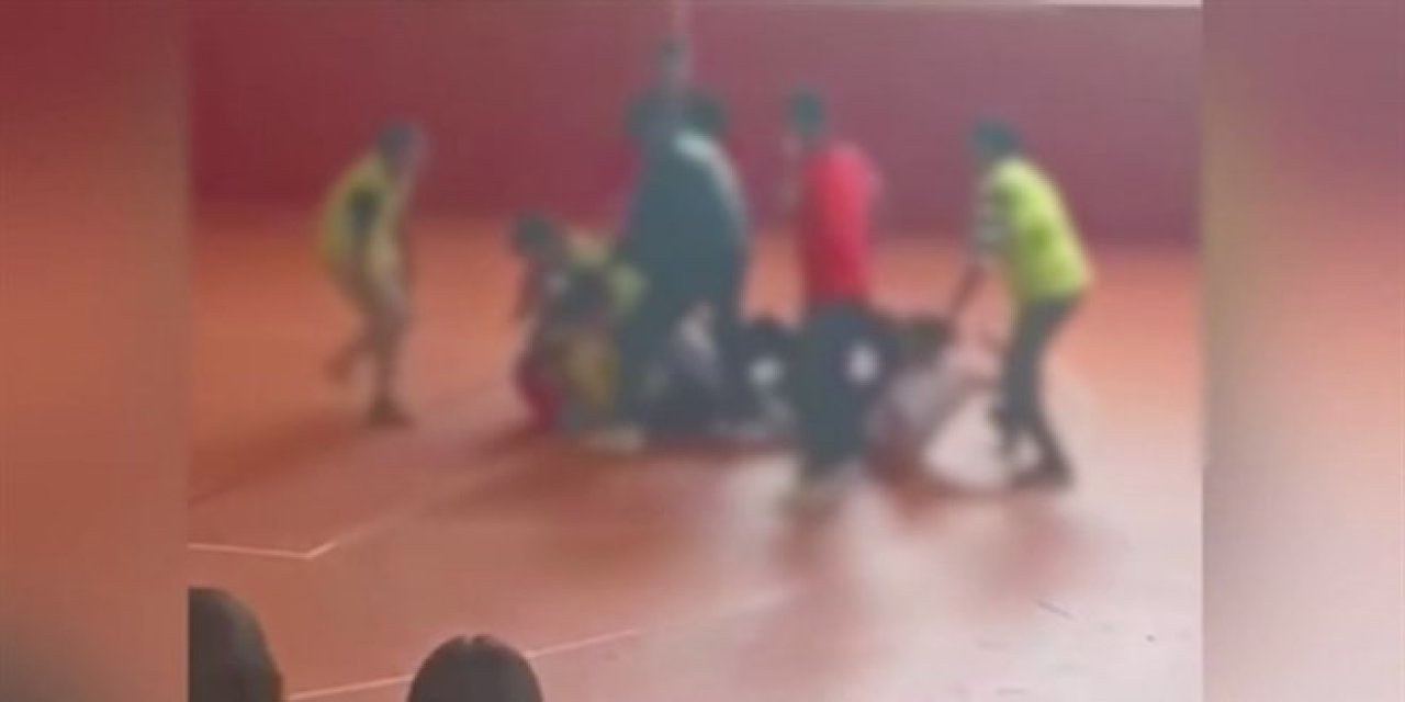 Mendil Kapmaca Oyunu Kanlı Bitti: 16 Yaşındaki Öğrenciye Bıçaklı Saldırı!