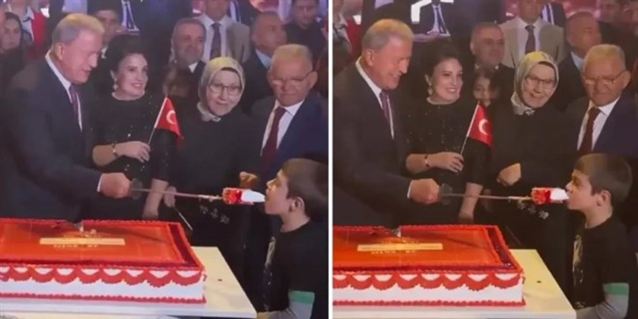 Hulusi Akar’ın kılıçlı pasta ikramının perde arkası