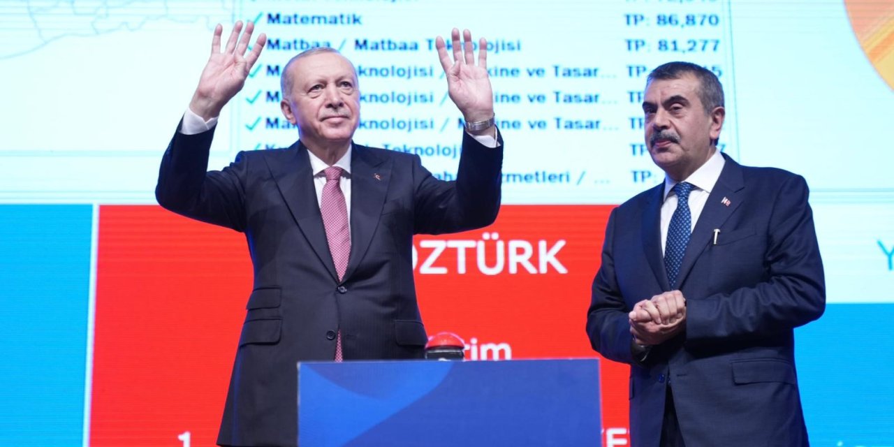 Cumhurbaşkanı Erdoğan'dan 24 Kasım Mesajı: Öğretmenlerimiz Yolumuzu Aydınlatıyor