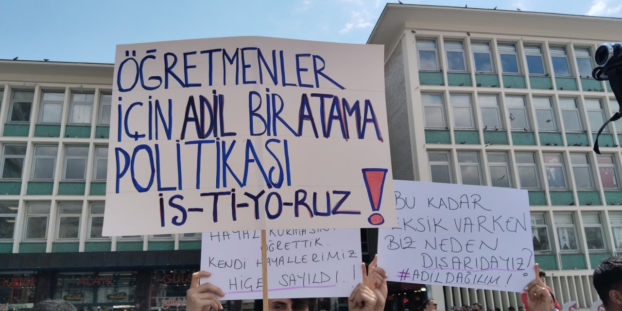 X’te Öğretmen Ayaklanması: 1 Milyon Tweetlik “Ek Atama” Kampanyası Başladı!