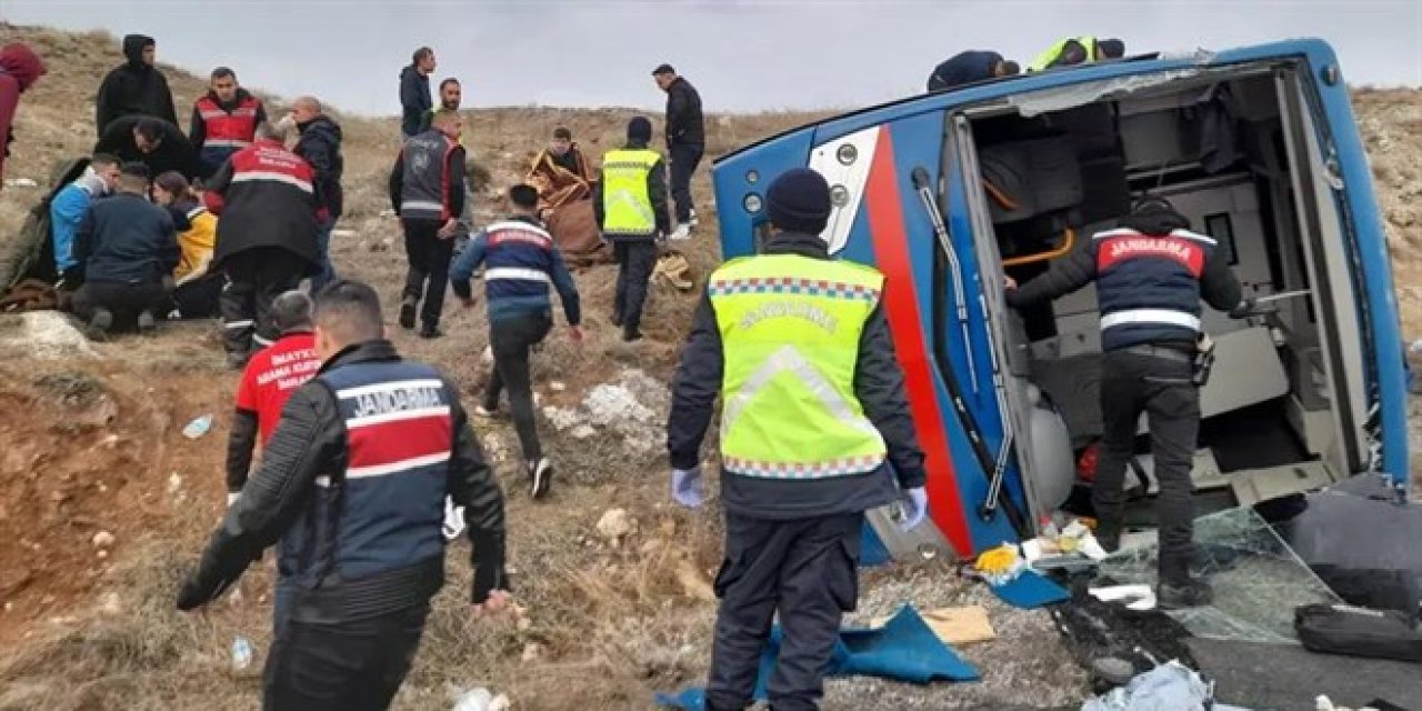 Sivas’ta Cezaevi Aracı Devrildi - 2’si Ağır 9 Yaralı!